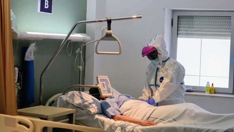 Atención a un paciente de Covid en un hospital canario/TA.